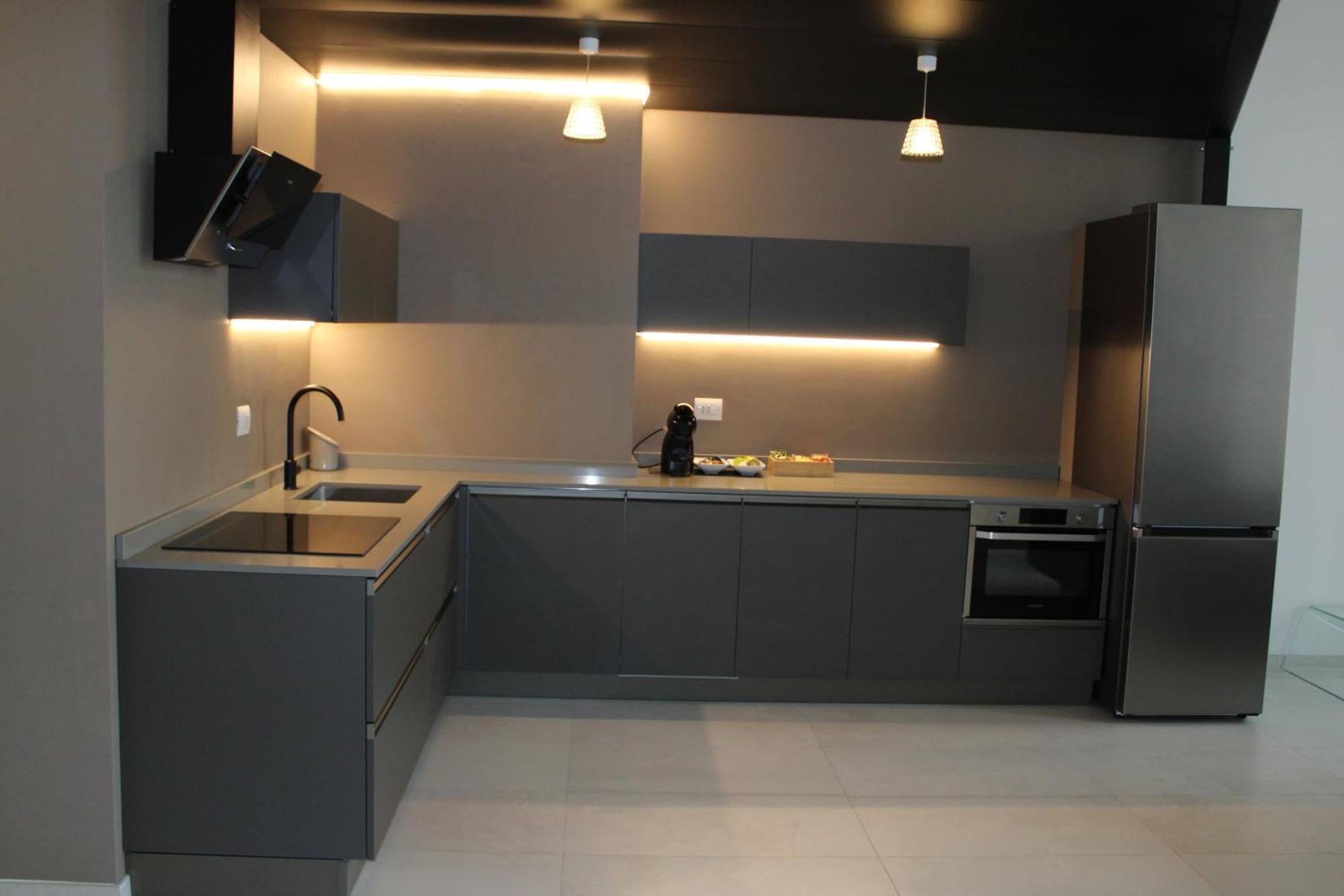 Milan Space Loft - Apartment Close To M5 Subway - Free Parking - Sky & Netflix Tv ภายนอก รูปภาพ