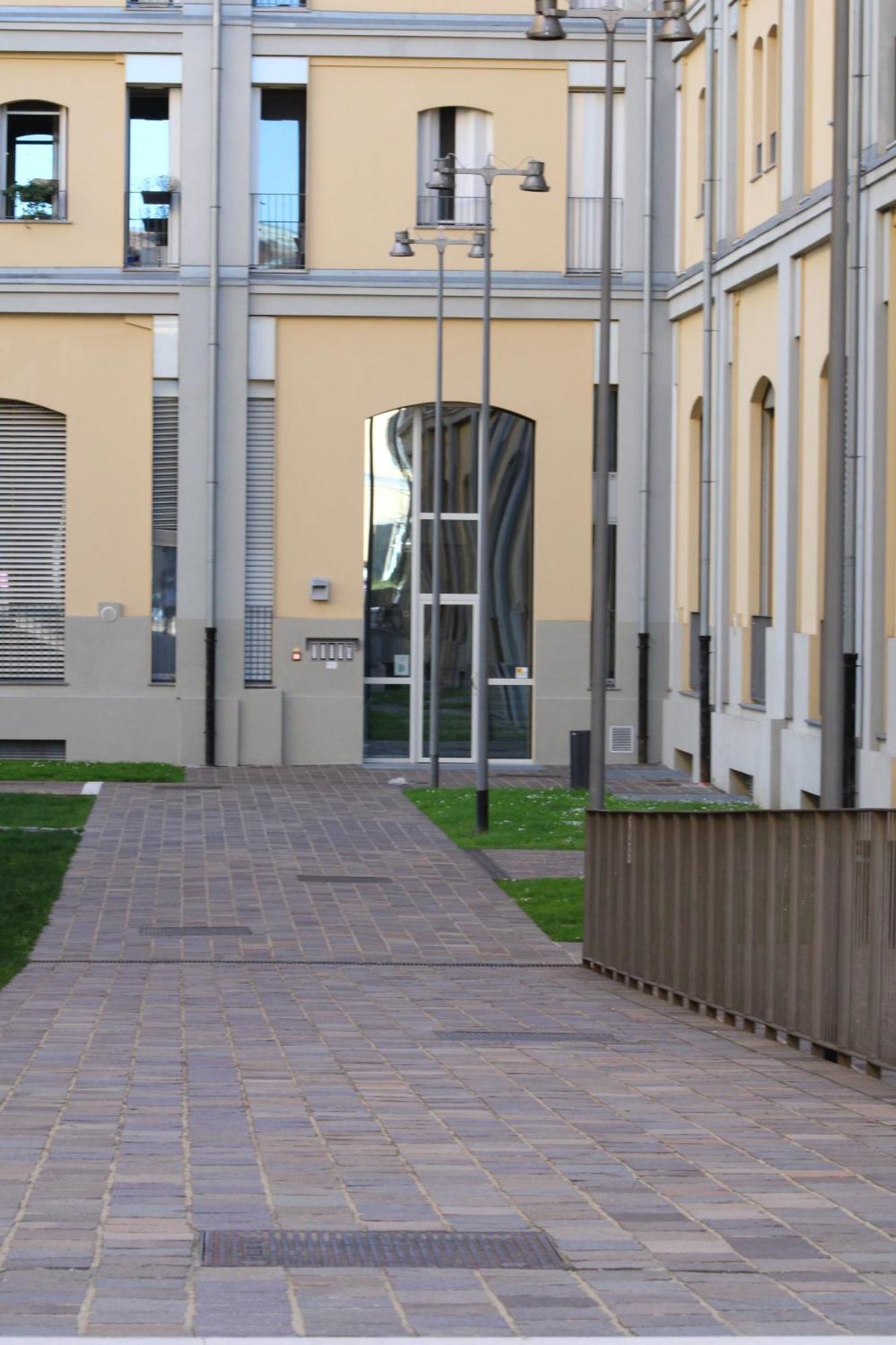 Milan Space Loft - Apartment Close To M5 Subway - Free Parking - Sky & Netflix Tv ภายนอก รูปภาพ